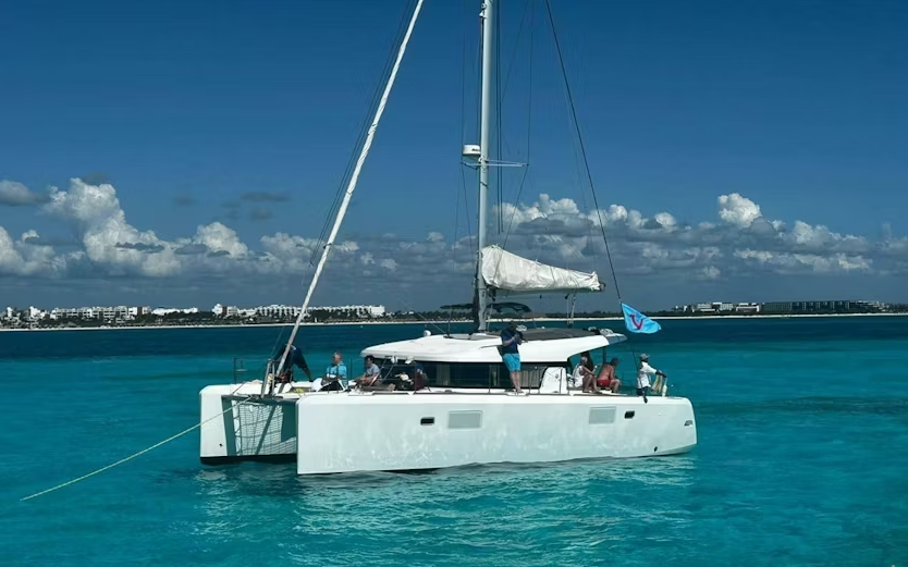 Isla Mujeres family cruise with snorkelling and lunch with shared golf cart tour - Image 2